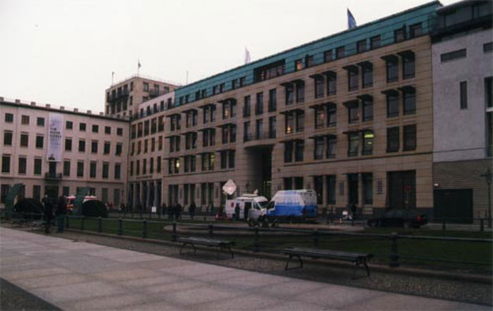 Die Dresdner Bank am Pariser Platz