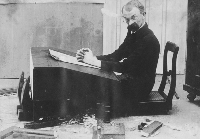 Der neue Schreibtisch 